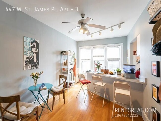 Foto del edificio - 447 W St James Pl