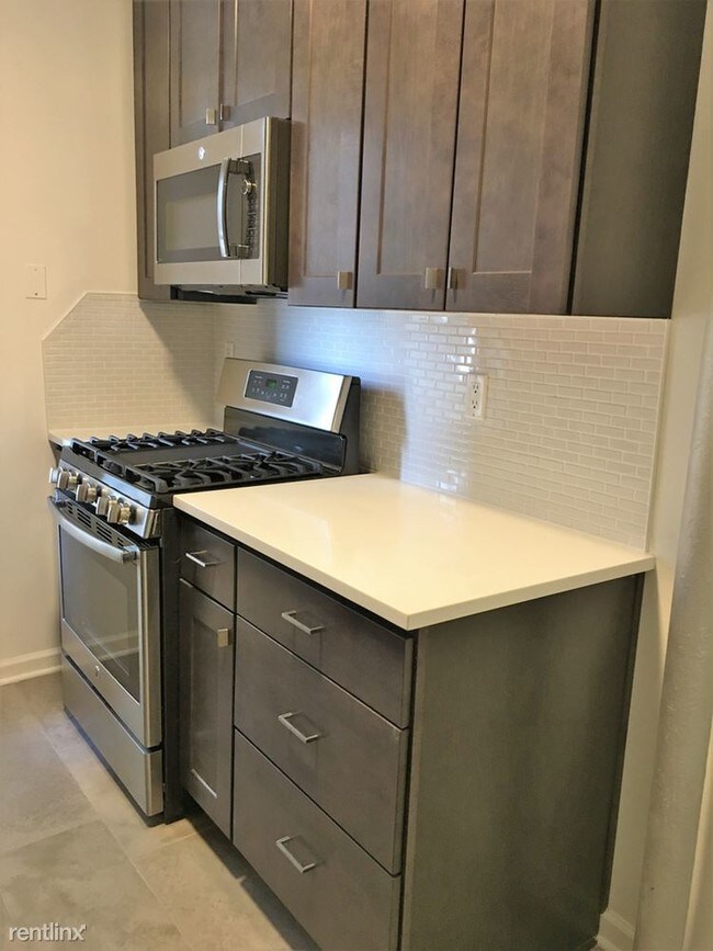 Foto del edificio - 2450 81st St