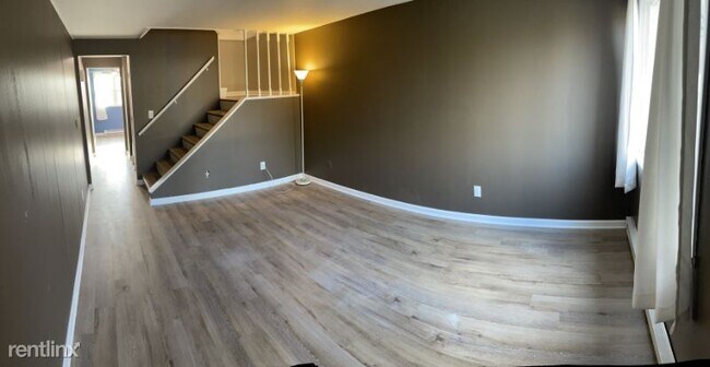 Building Photo - 2 br, 1 bath Townhome - 508 W. Washington