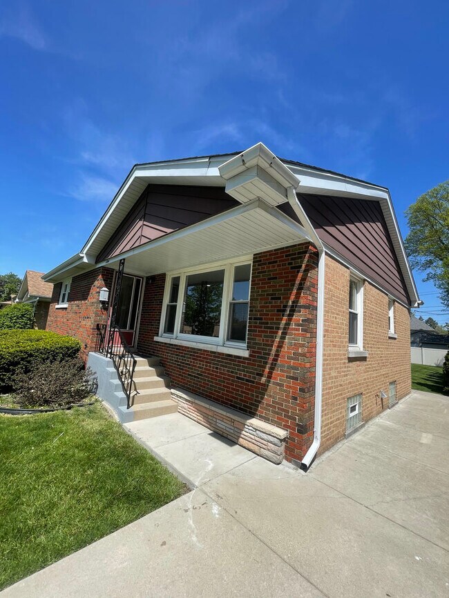 Building Photo - 4704 W 98th Pl