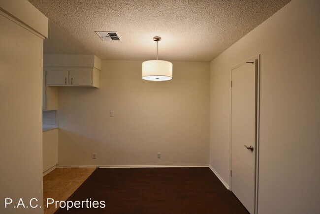 Foto del edificio - 1 br, 1 bath Apartment - 24347 Newhall Ave...