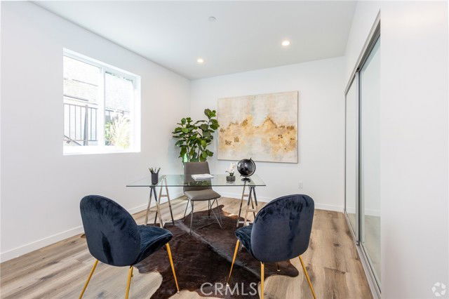 Building Photo - 5655 Hazeltine Ave