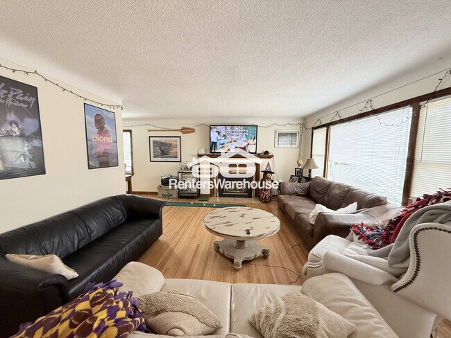 Foto del edificio - 3249 Blackstone Ave