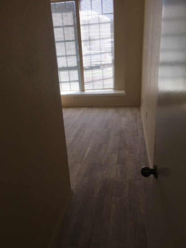 Building Photo - 107 Almond Dr