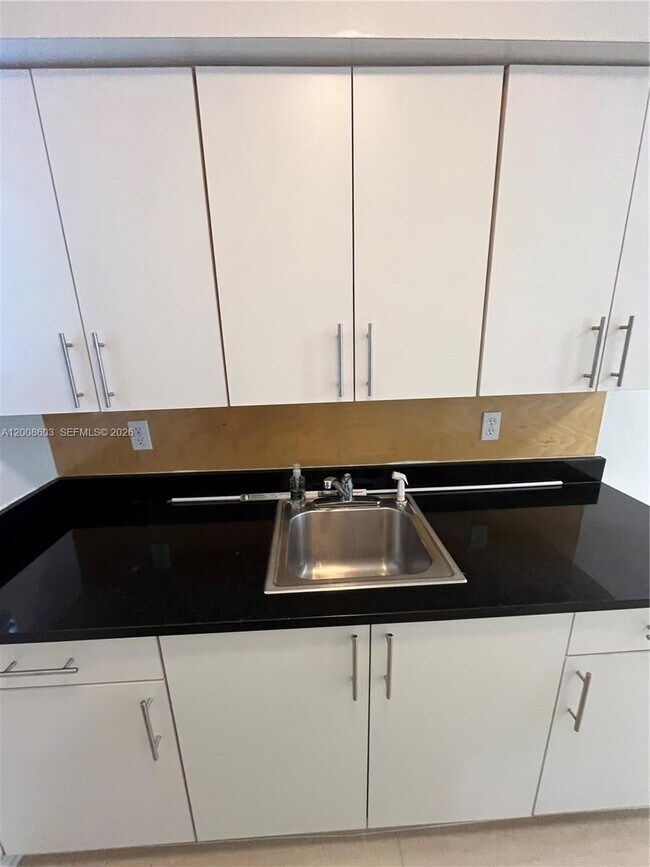 Foto del edificio - 8080 Tatum Waterway Dr