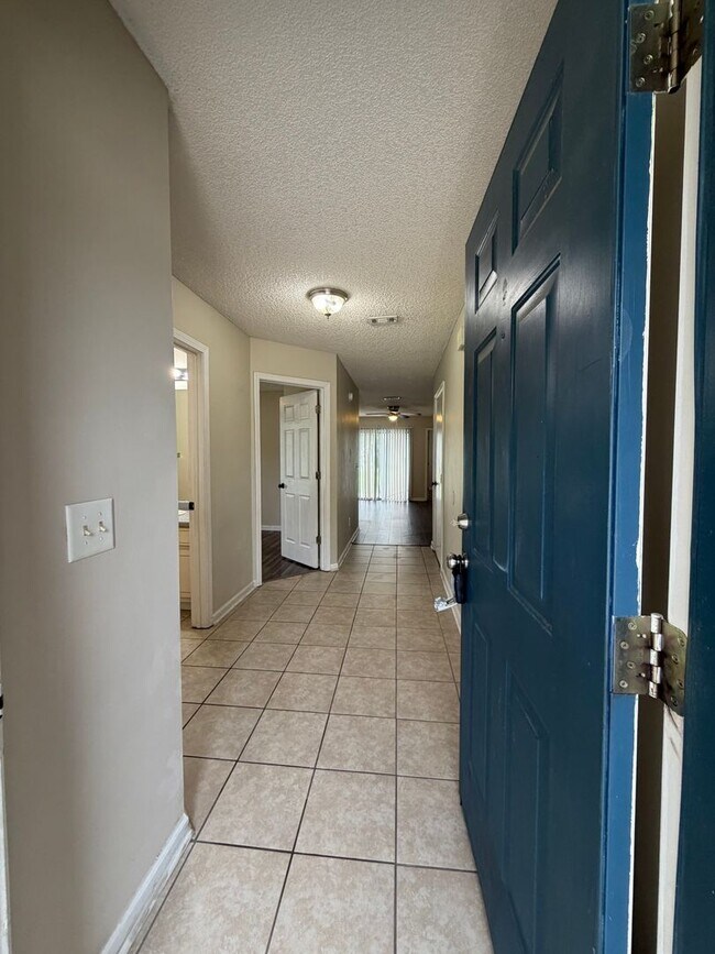 Building Photo - 23 Talbot Ct