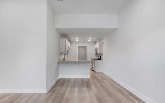 Building Photo - 7248 Pro Ln