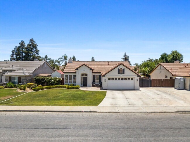 Building Photo - RARE NORTHWEST GEM!!! 3Bedrooms 2Baths 2Li...