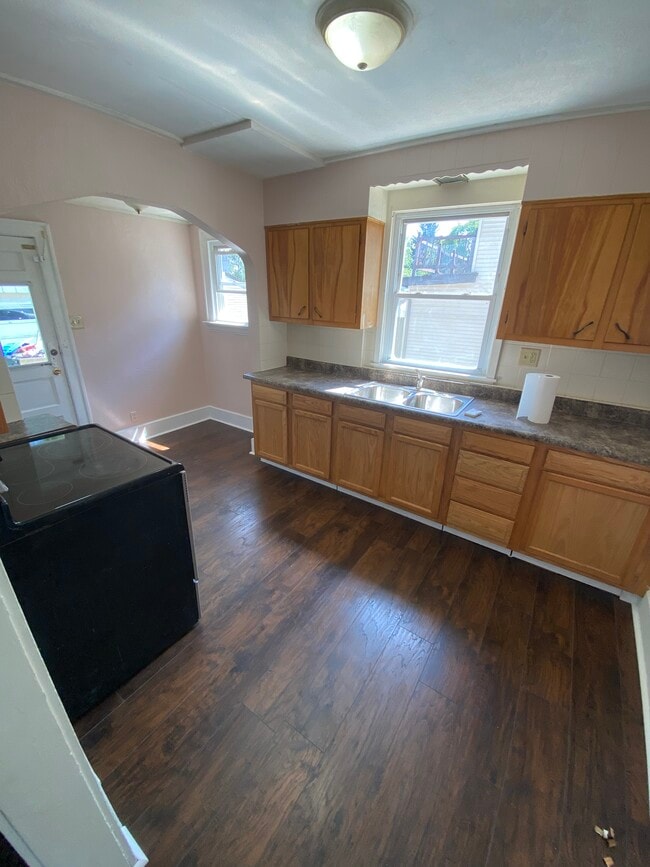 Kitchen - 2317 11th St SW