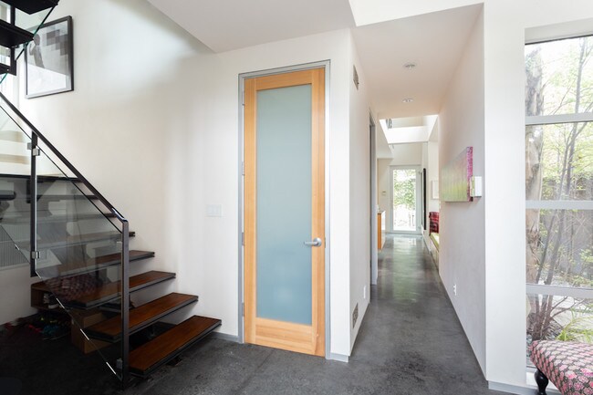 Building Photo - 1917 Alberta Ave