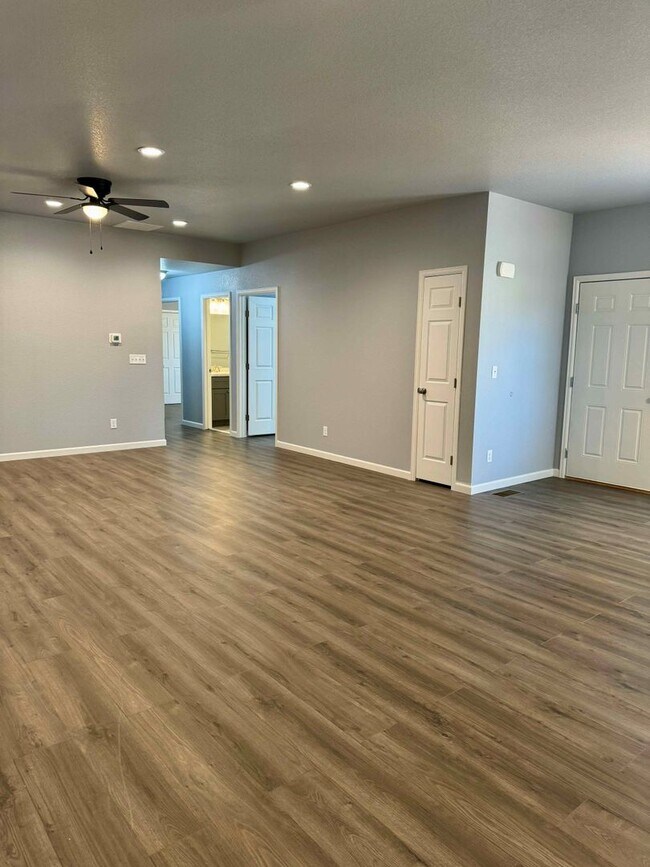 Foto del edificio - 324-326 W Coral Dr