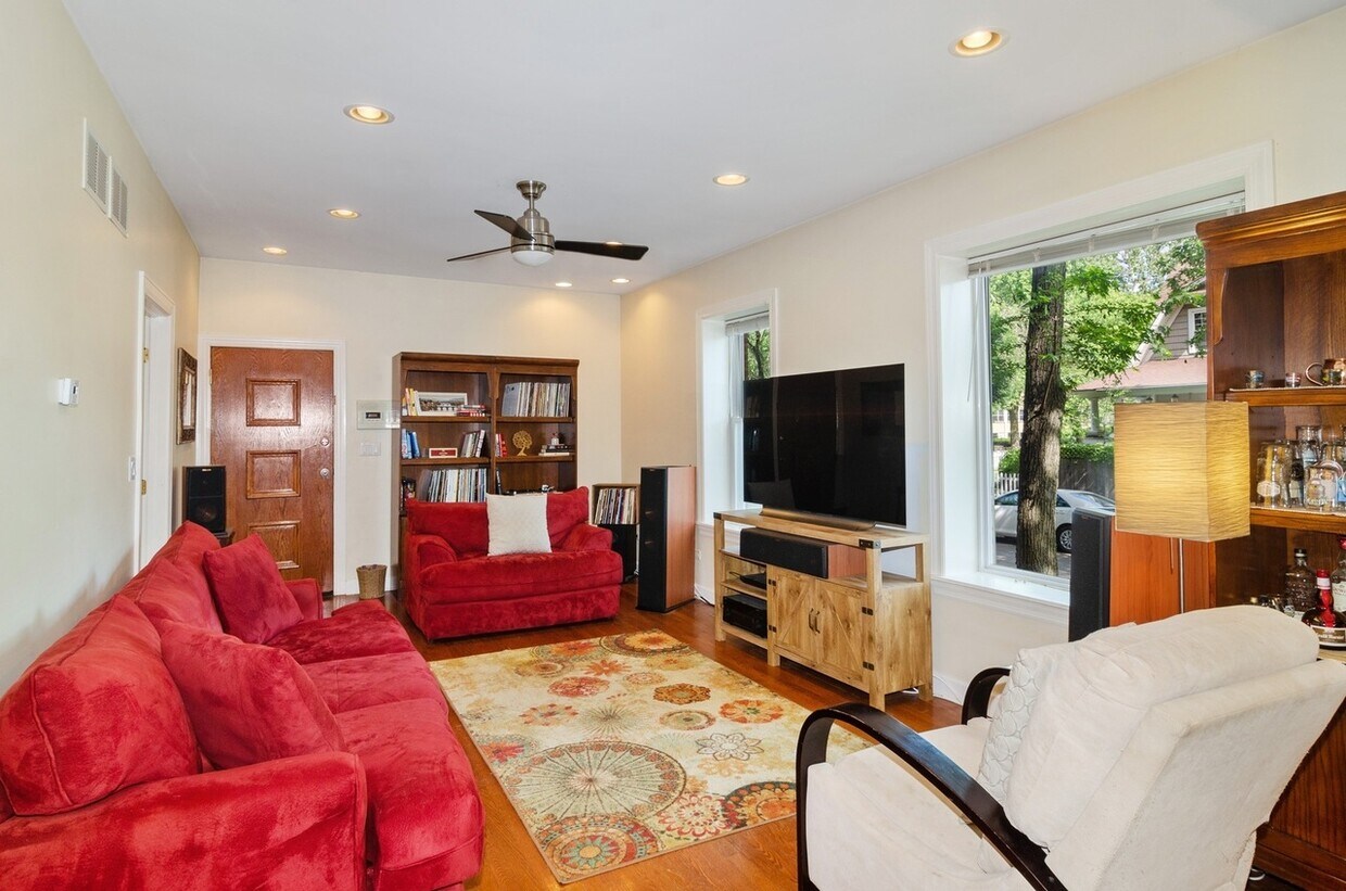 Foto principal - 3857 N Lawndale Ave