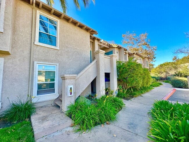 Foto del edificio - Beautiful Upstairs Condo Unit in the Priva...