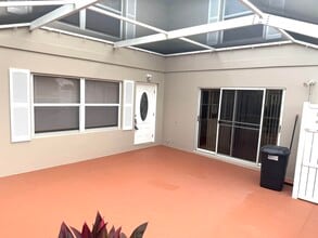 Building Photo - 2813 SW Lakemont Pl