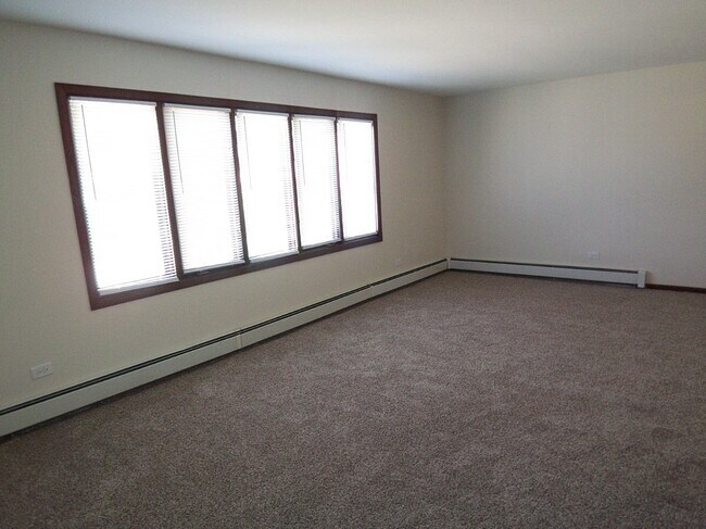 Foto del edificio - 4381 Woodland Ave