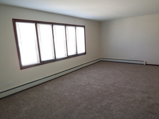 Foto del edificio - 4381 Woodland Ave
