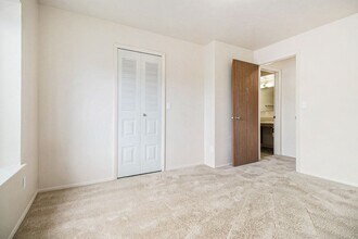 Building Photo - Pine Knoll Apartments