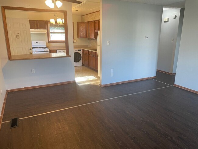 Foto del edificio - Charming Home on Gary West Side with Garage