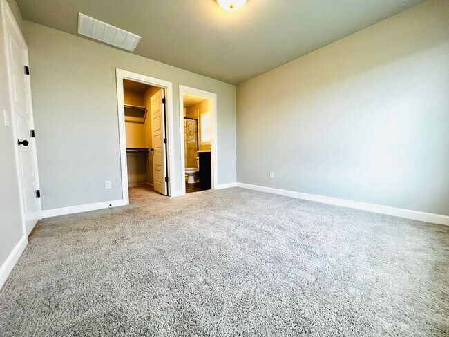 Foto del edificio - Beautiful 3BD 2BA Located in Edmond's Valencia NW 187th Addition!!
