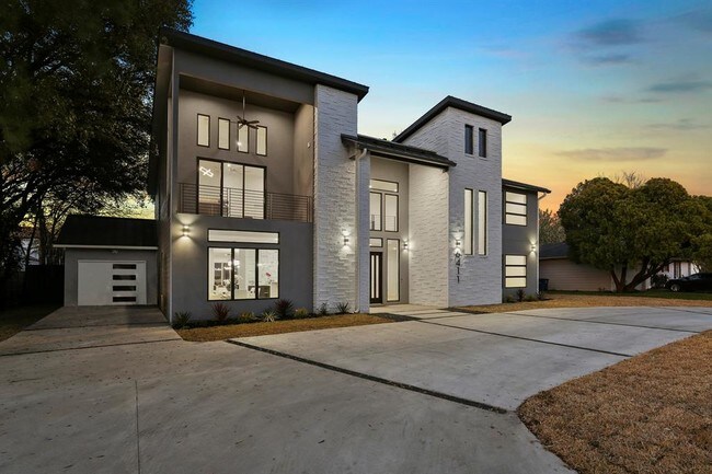 Building Photo - 6411 Royal Ln