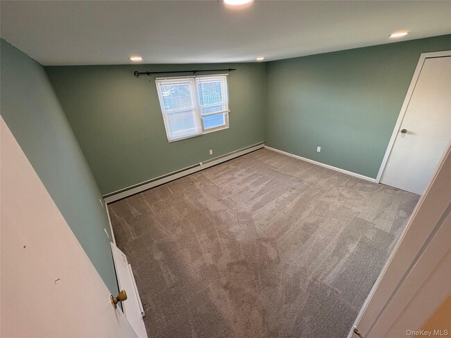 Building Photo - 385 West Dr