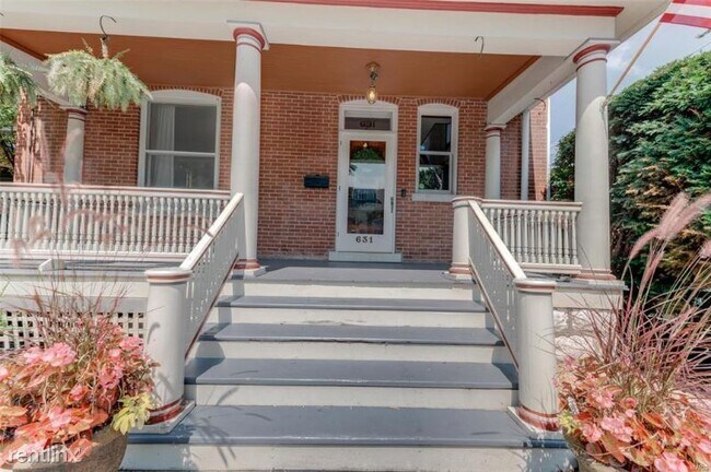 Building Photo - 5 br, 3 bath House - 631 N Benton