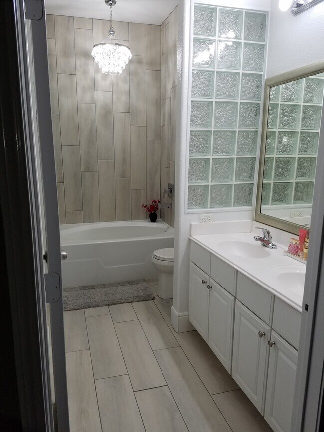 Foto del edificio - 1441 East St