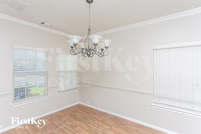 Building Photo - 5620 Old Orchard Dr