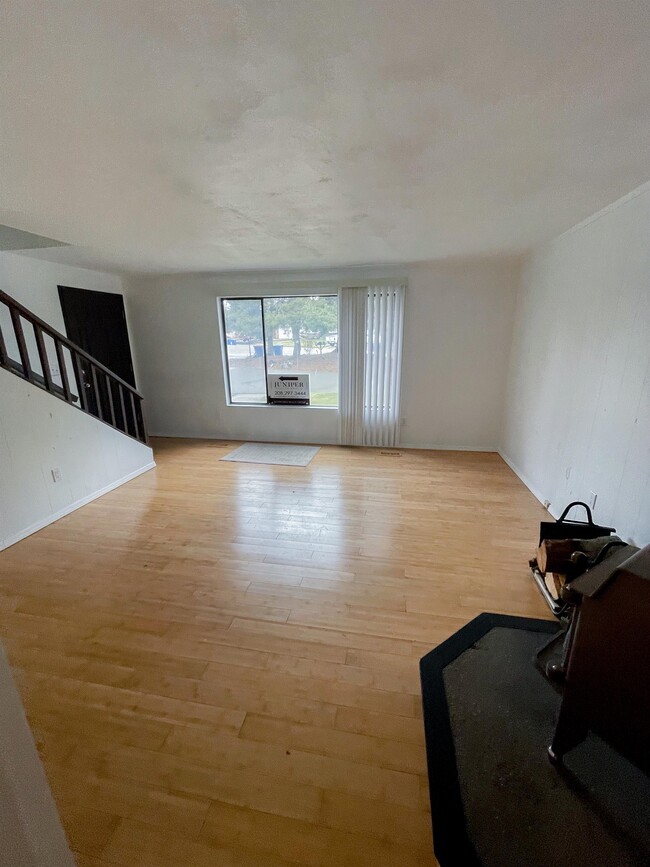 Building Photo - 4829 S Chinook Ave