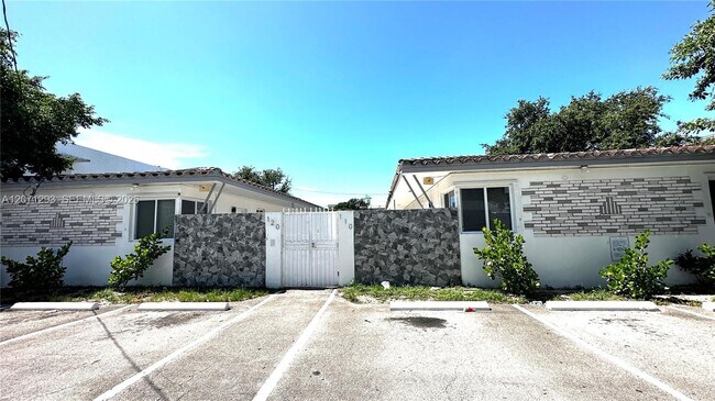 Foto del edificio - 120 NE 55th St