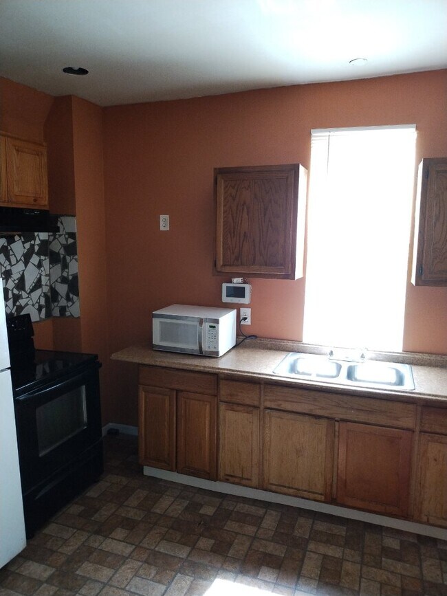 Building Photo - 1517 Wellston Plz
