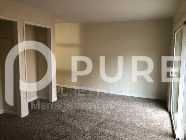 Building Photo - 14368 SE Lee Ave