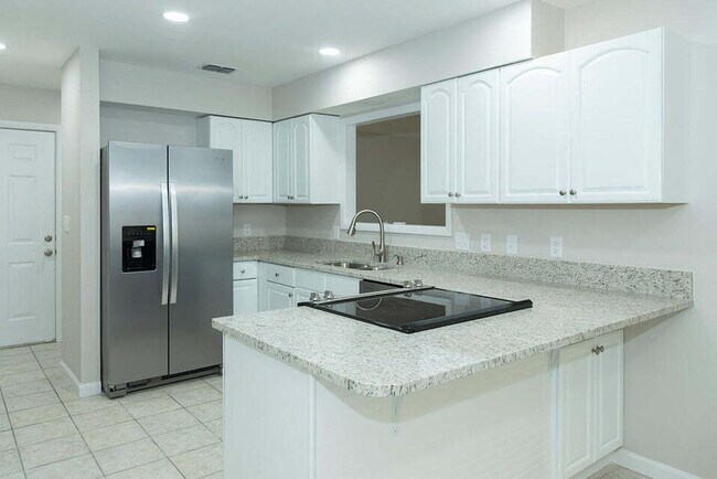 Building Photo - Coastal Charm Awaits: Cozy 3-Bedroom Home ...