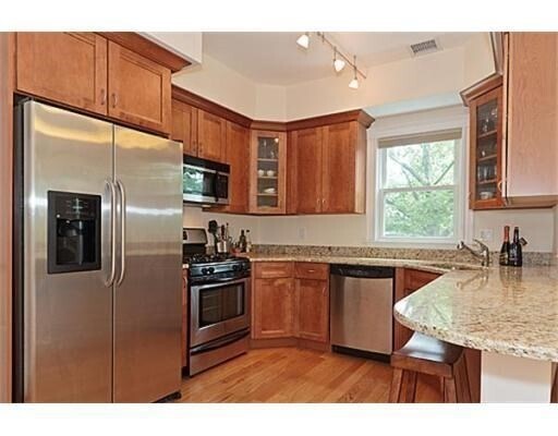 Primary Photo - 161 Elm St