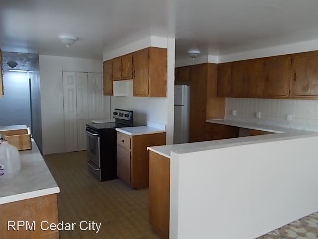 Building Photo - 4 br, 3 bath House - 5042 N 4300 W