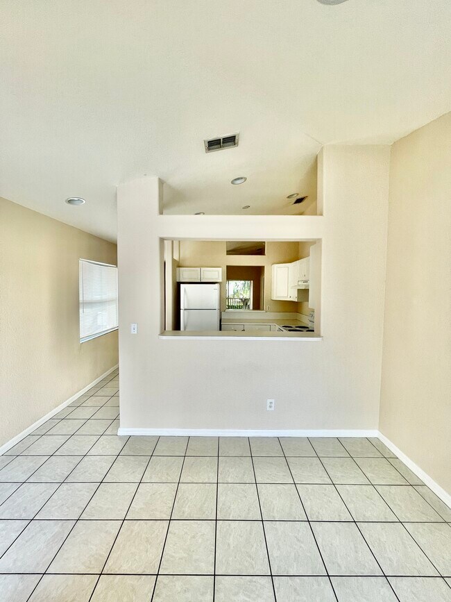 Foto del edificio - 26734 Little John Ct