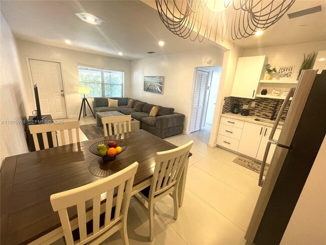 Building Photo - 1211 NE 15th Ave