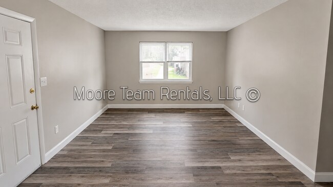 Foto del edificio - 141 Tennis Ranch Rd