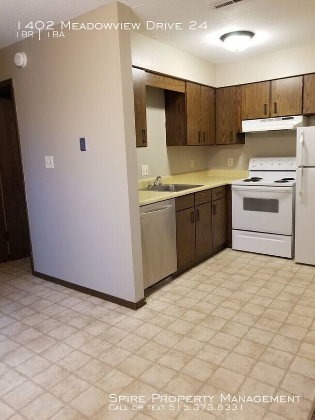 Foto del edificio - Large one bedroom with garage included!!
