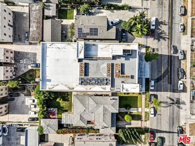 Building Photo - 1537 S Wilton Pl