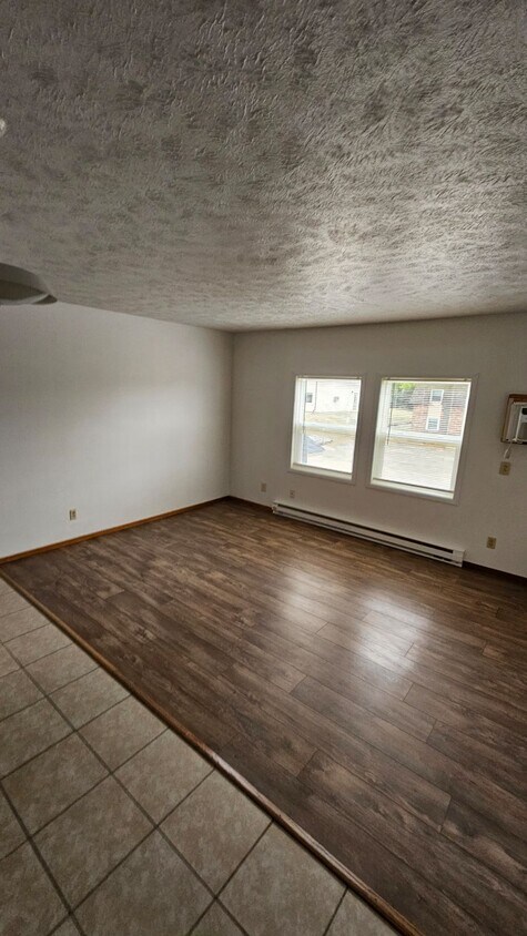 Foto principal - 2857 City View Dr
