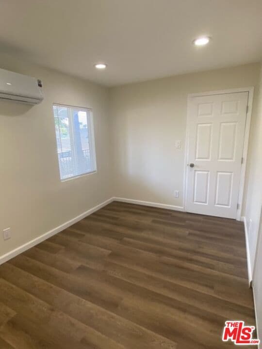 Building Photo - 1404 Hollister St