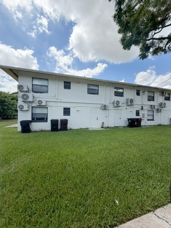 Foto del edificio - 813 W Jefferson St