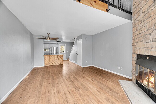 Foto del edificio - $1,700, 1 bed, 1 bath, located in Lakewood.