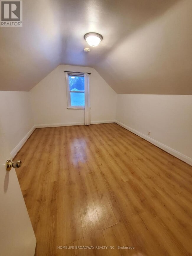 Photo du bâtiment - 9 Lamont Ave