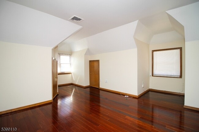 Building Photo - 172 S Morris St