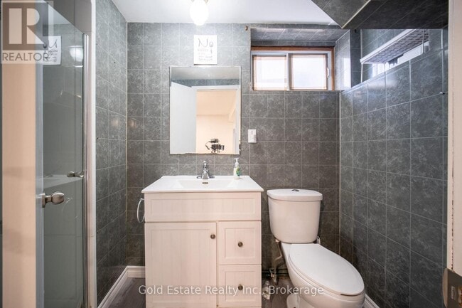 Building Photo - 10 Monroe St