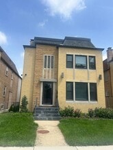 Building Photo - 6620 W Devon Ave
