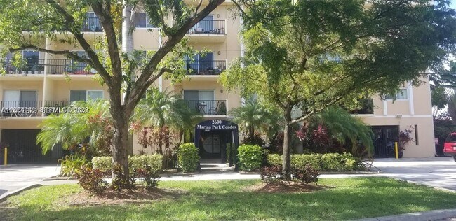 Foto del edificio - 2600 NE 135th St