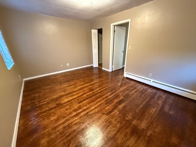 Building Photo - 3355 Parkcrest Ln